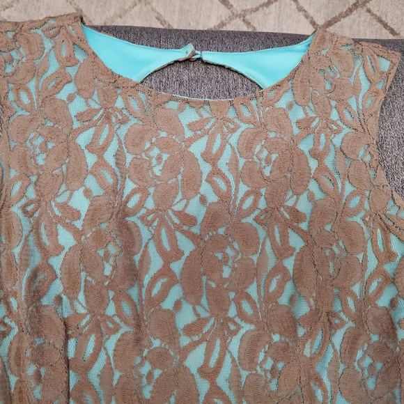 Lace Cocktail Dress - Picture 3 of 5